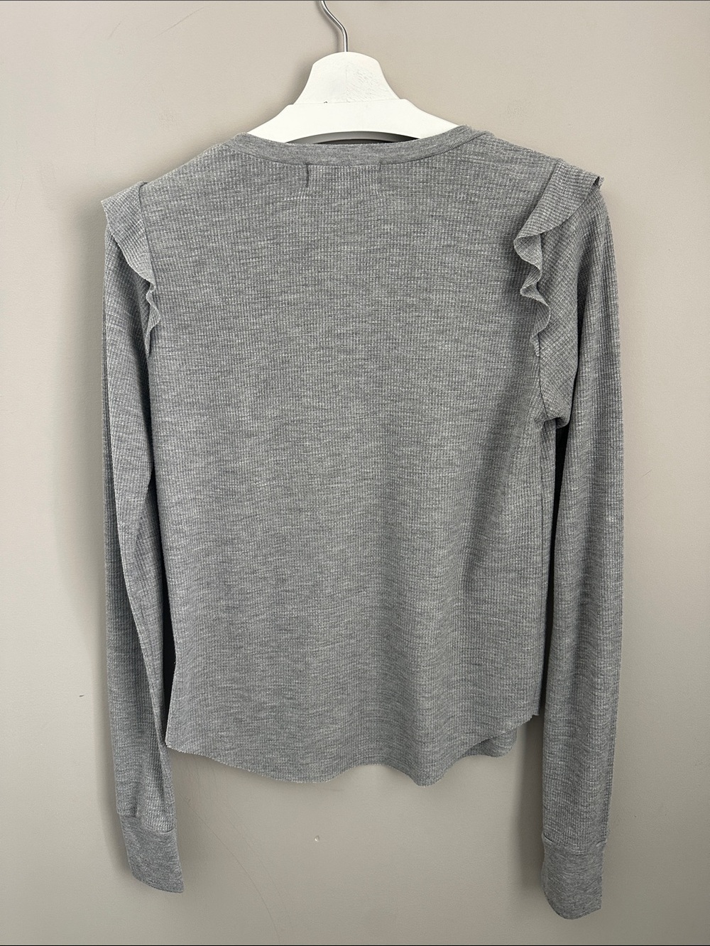 Wildfox Gray Ruffle-Shoulder Ribbed Long Sleeve Top - Picture 11 of 15